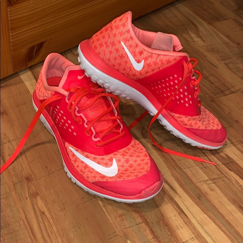 Nike Tennis Shoes